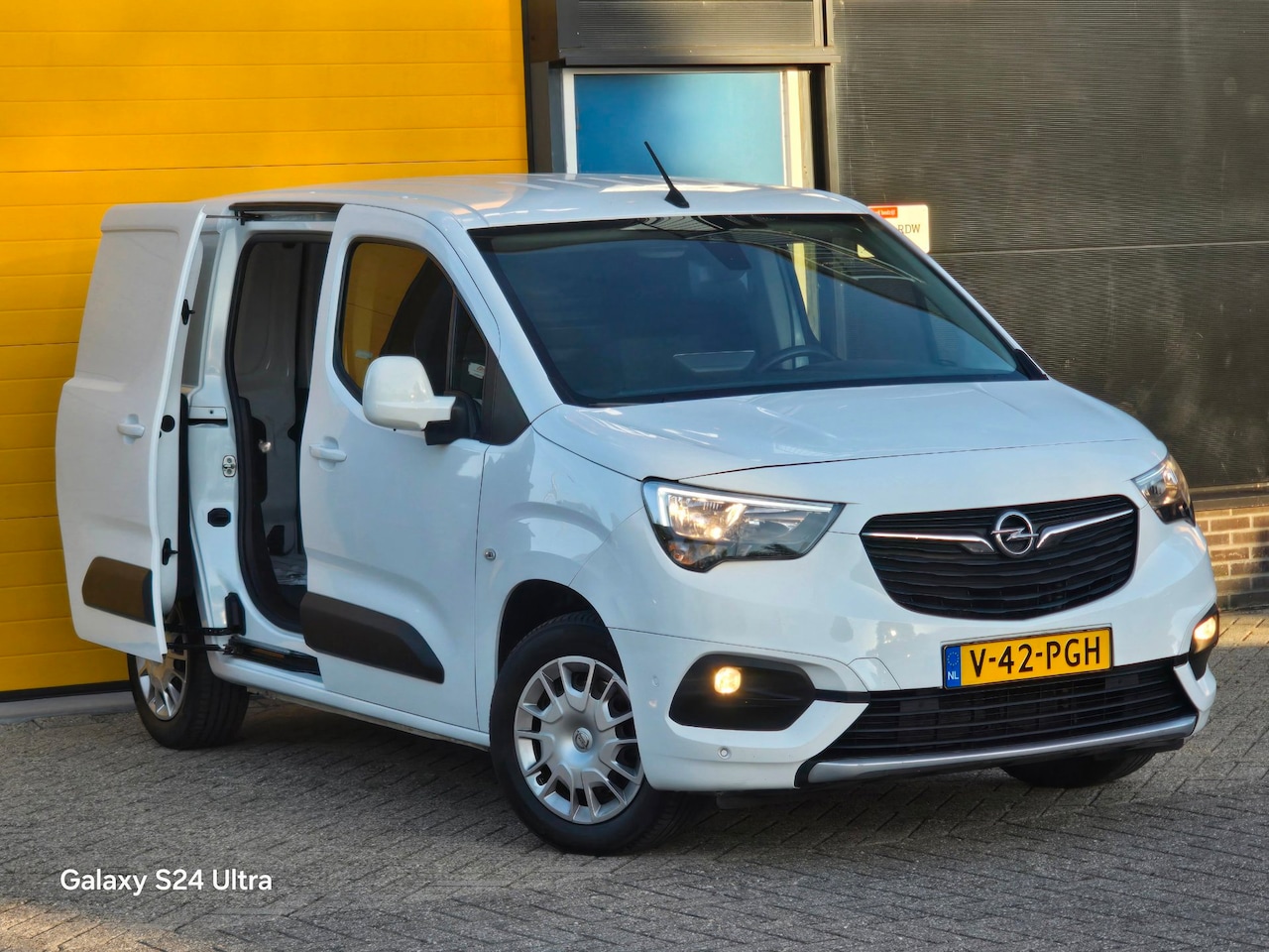 Opel Combo - 1.5D L1H1 Edition / AUT / Schuifdeur / Camera / F1 / Navi / Elek Pakket / Nette Staat - AutoWereld.nl