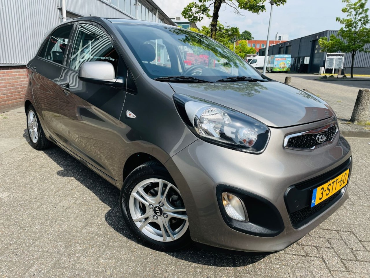 Kia Picanto - 1.2 CVVT ISG Comfort Pack AIRCO TREKHAAK 14"LMV - AutoWereld.nl