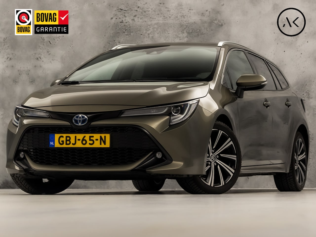 Toyota Corolla - 1.8 Hybrid Dynamic Automaat (APPLE CARPLAY, LEDER, STOELVERWARMING, CAMERA, SPORTSTOELEN, - AutoWereld.nl