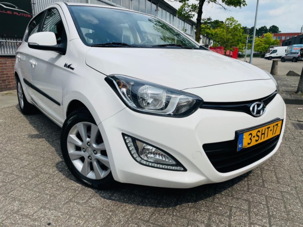 Hyundai i20 - 1.2i i-Deal AIRCO 15'LMV BLUETOOTH NAVIGATIE - AutoWereld.nl