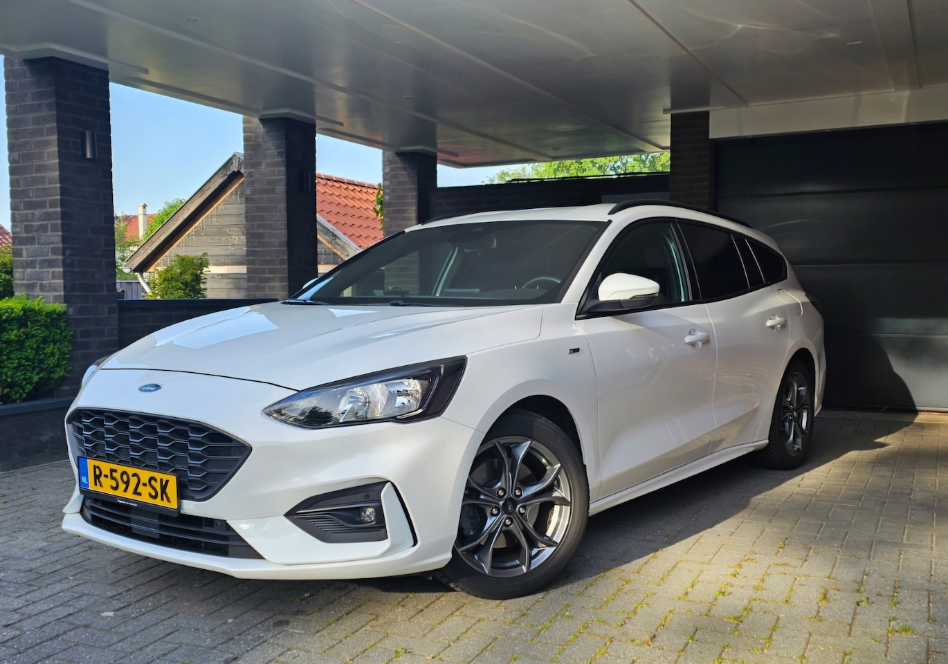 Ford Focus Wagon - 1.0 EcoBoost ST Line Business - AutoWereld.nl
