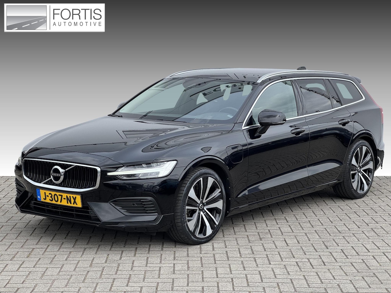 Volvo V60 - 2.0 T6 Twin Engine AWD Inscription TREKHAAK | STOELVERWARMING NAVI | HYBRIDE - AutoWereld.nl