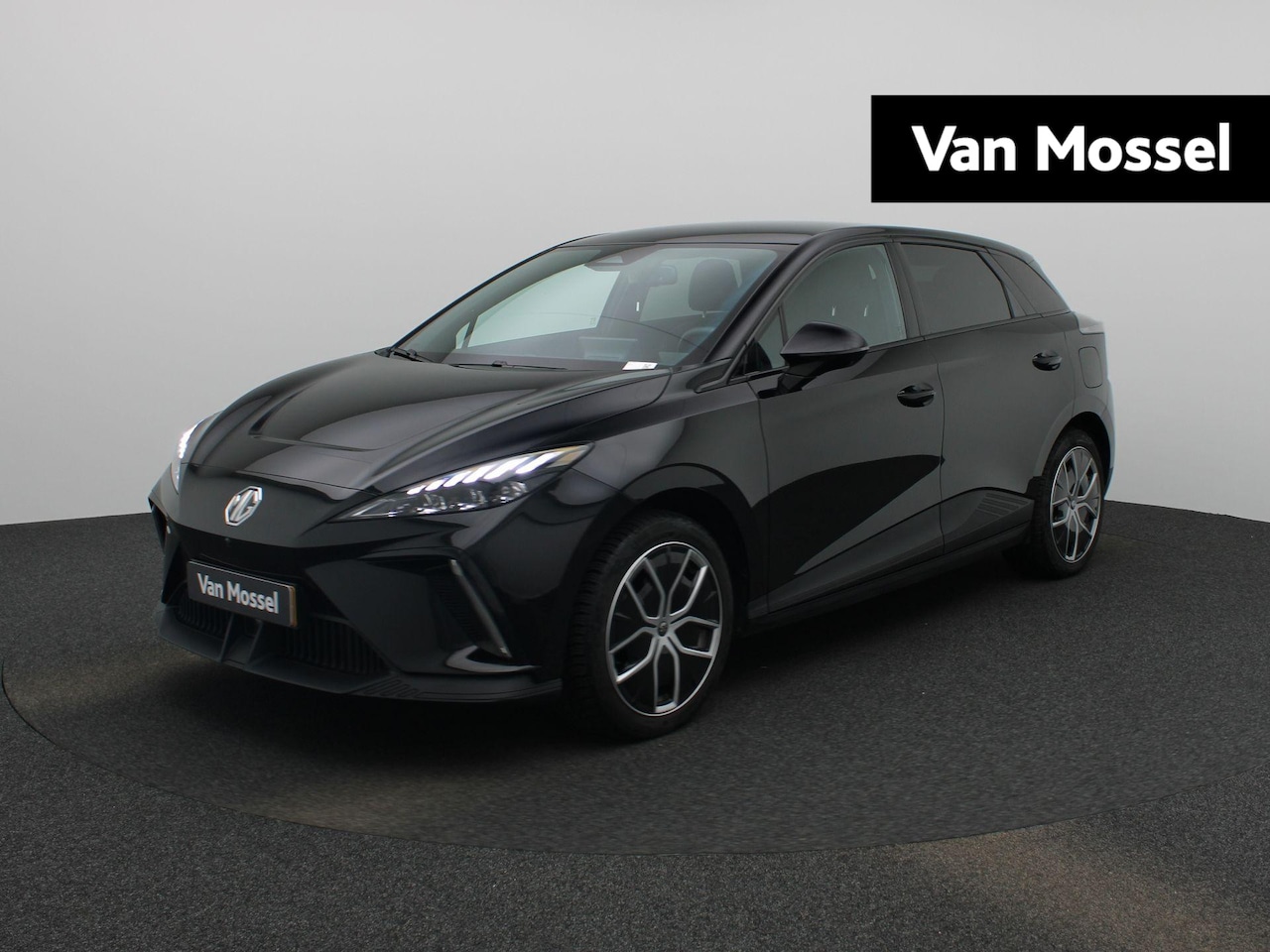 MG MG4 - 64 kWh Luxury | Navigtie | Achteruitrijcamera | Cruise Control | Airco | - AutoWereld.nl