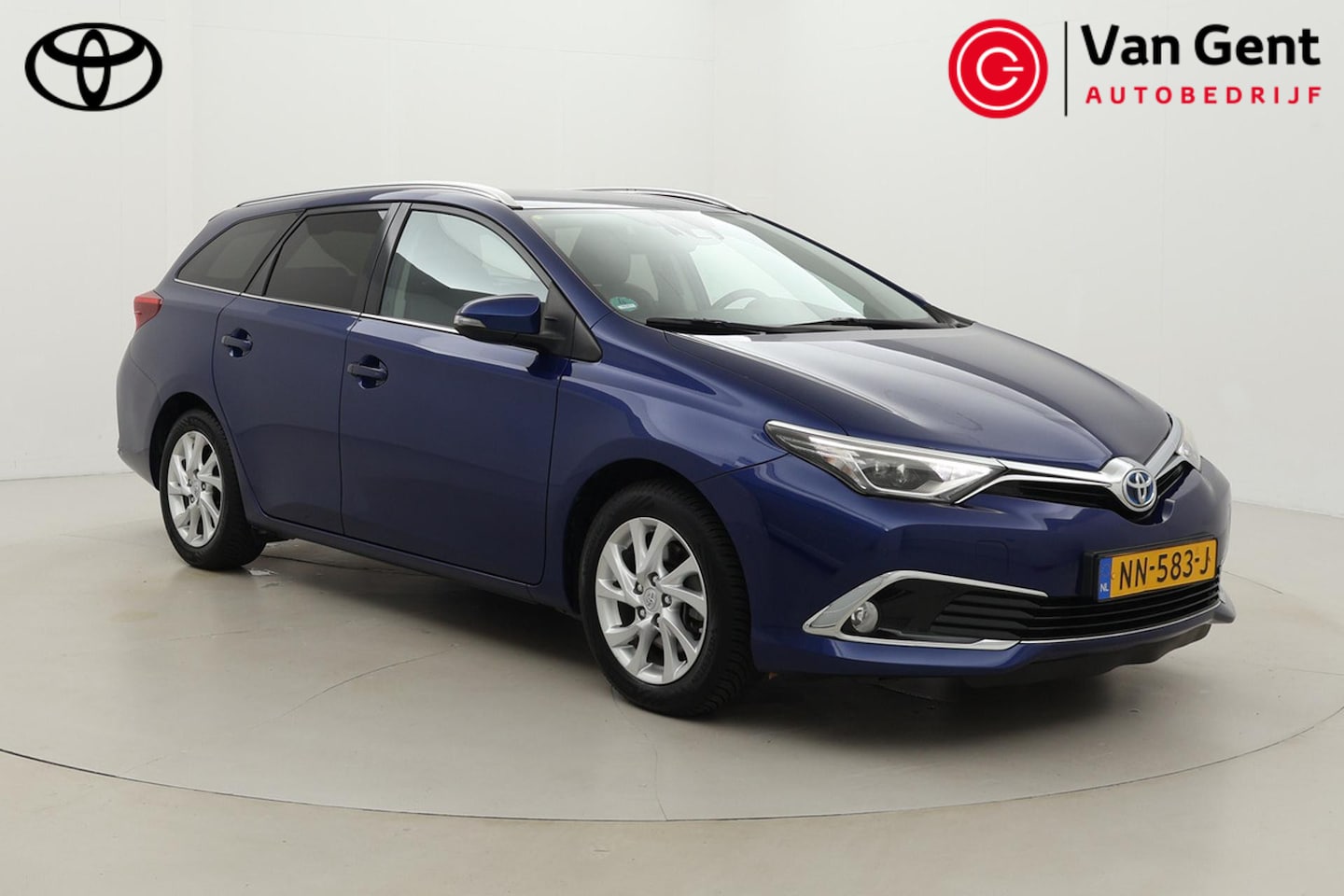 Toyota Auris Touring Sports - 1.8 Hybrid Executive | Trekhaak | Navigatie | Stoelverwarming | LED | Parkeersensoren voor - AutoWereld.nl