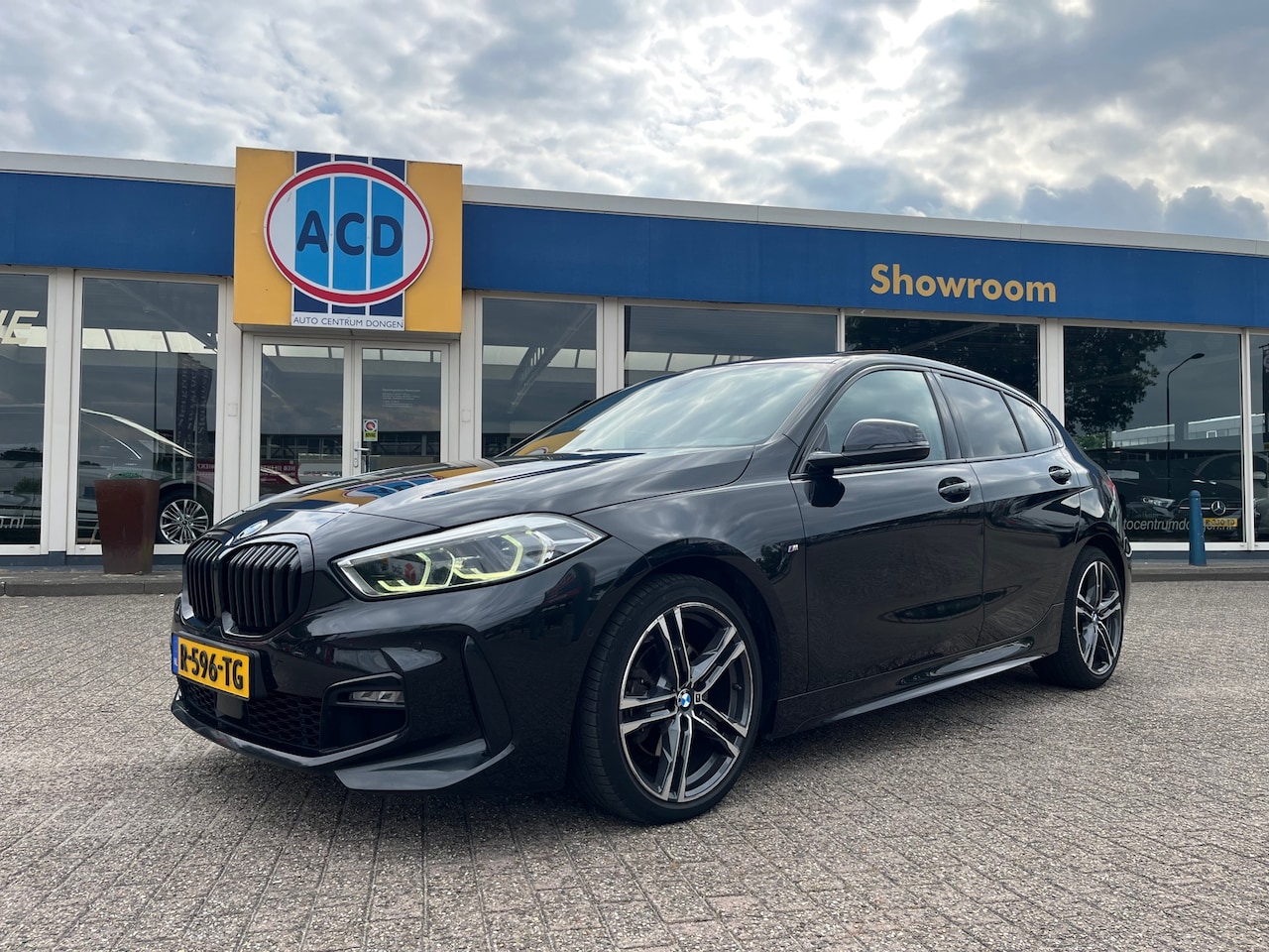 BMW 1-serie - 118i Executive M-Sport | PanoramaDak | M-pakket | Camera | Carplay | - AutoWereld.nl