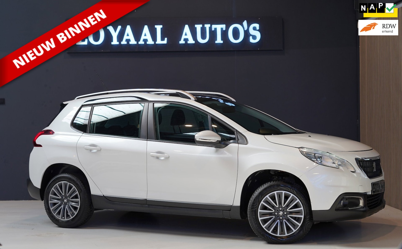 Peugeot 2008 - 1.2 PureTech Blue Lion | NAVI | GLAZEN-DAK | AIRCO | TREKHAAK | PDC | NAP | APK. - AutoWereld.nl