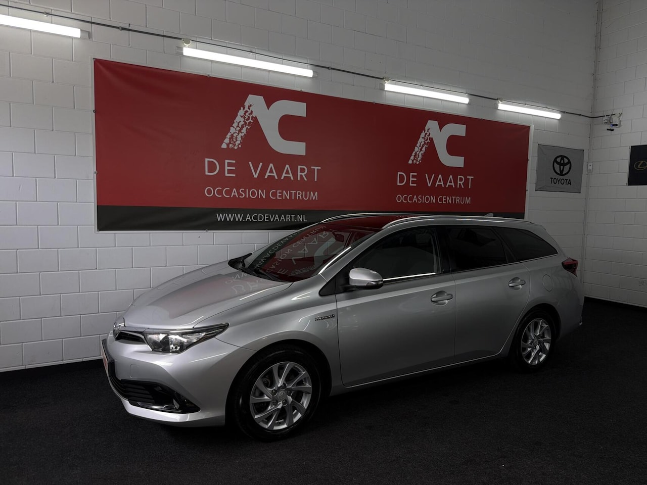 Toyota Auris - 1.8 Hybrid Lease Pro - NAVI/CAMERA/PANODAK/NAP - AutoWereld.nl