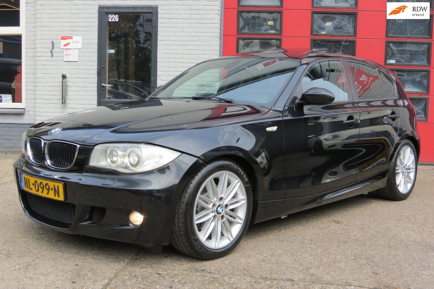 BMW 1-serie - 120i High Executive M-Pakket, Navi - AutoWereld.nl