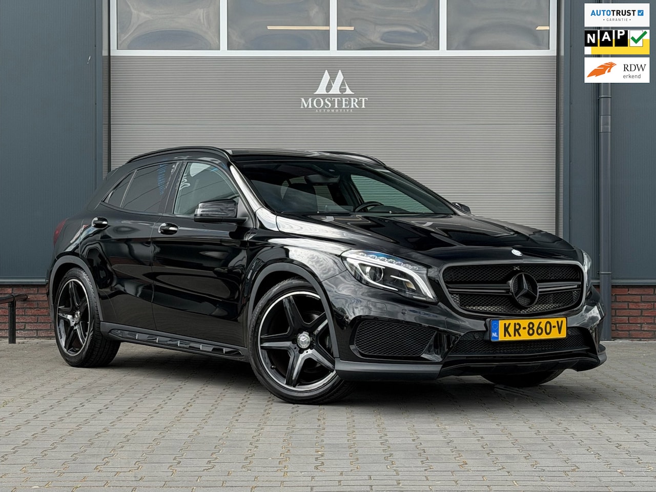 Mercedes-Benz GLA-Klasse - 180/122pk AMG Night Edition Plus|2016|Nap|Automaat|Carplay|Navi|PDC|19"LMV - AutoWereld.nl
