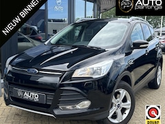 Ford Kuga - 1.5 Titanium Styling Pack 150PK | Nette Staat | Trekhaak | Parkeersensoren Voor en Achter