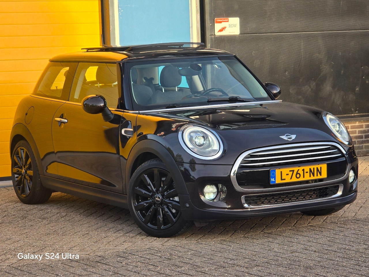 MINI 3-Deurs - 1.5 Cooper Chili Serious Business / Open Panoramadak / Navi / Ecc / Elek Pakket / Cruise C - AutoWereld.nl