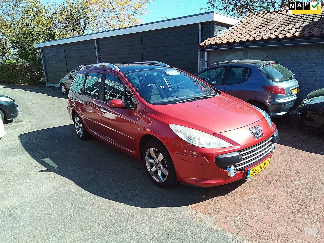 Peugeot 307 SW - 2.0-16V Premium Zeer lux,s Airco trekhaak panaramadak - AutoWereld.nl