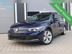 Volkswagen Golf - 1.5 eTSI Pano Camera ACC Winterpakket