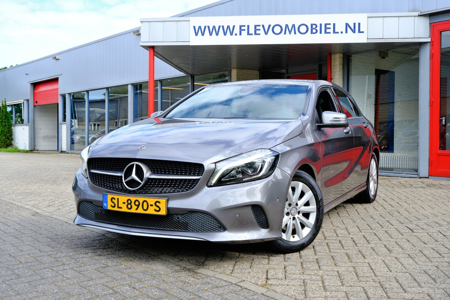 Mercedes-Benz A-klasse - 180 Business Solution Navi|LED|Sportstoelen|Airco|LMV - AutoWereld.nl
