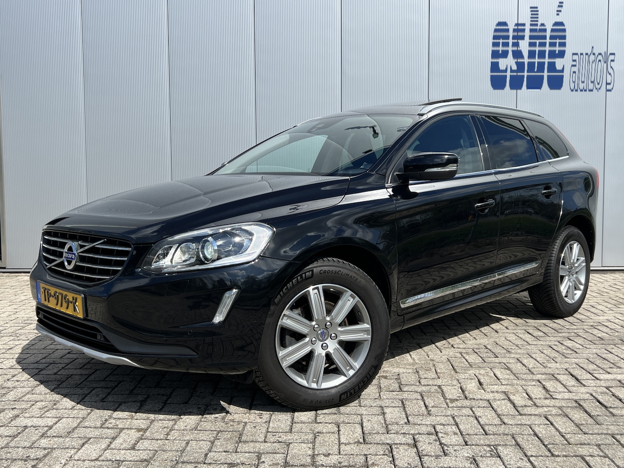 Volvo XC60 - 2.0 D4 190 pk Automaat Summum Trekhaak Panoramadak Xenon Navigatie DAB 18 Inch Velgen Leer - AutoWereld.nl