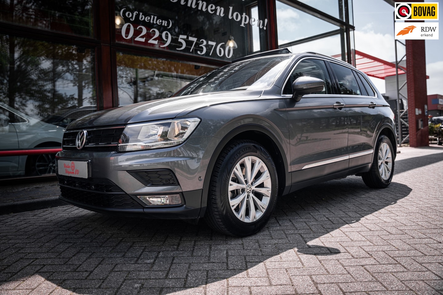 Volkswagen Tiguan - 1.4 TSI BMT ACT | Automaat | Leder | Panorama dak | Parkeer Camera | Adaptieve cruise cont - AutoWereld.nl
