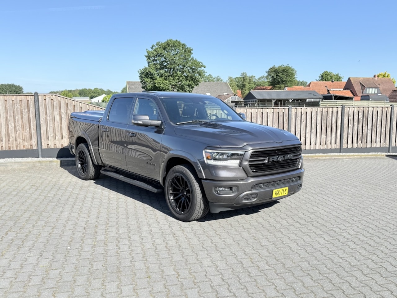 Dodge Ram 1500 - 5.7 HEMI V8 4x4 CC SPORT PANO 22'' FEUL WHEELS MARGE! - AutoWereld.nl