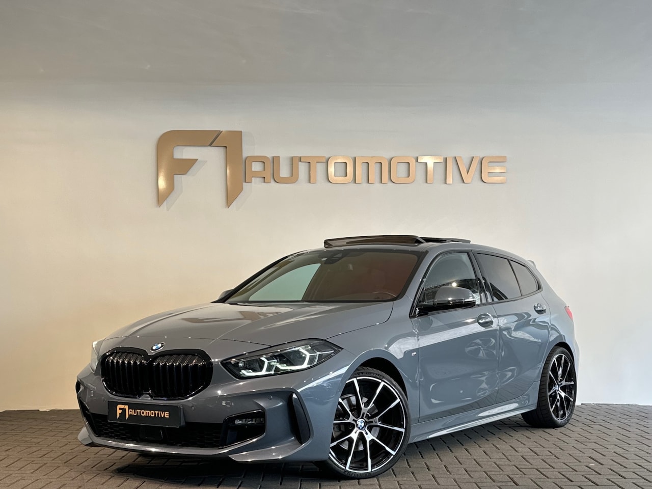 BMW 1-serie - 118i High Executive M Sport M Seat|Pano|Sfeer - AutoWereld.nl