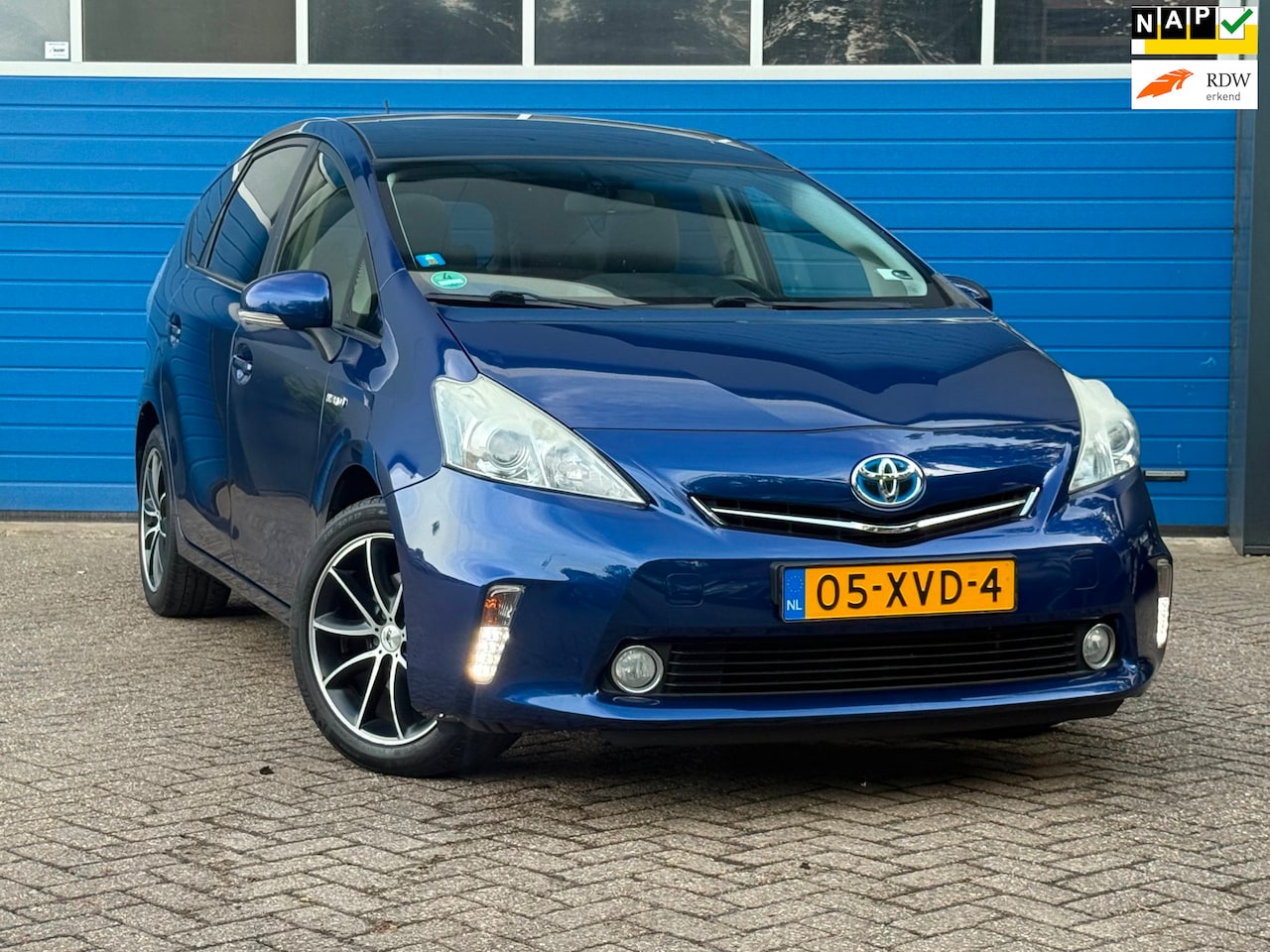 Toyota Prius Wagon - 1.8 Aspiration 7P|Navi|Pano.Dak - AutoWereld.nl