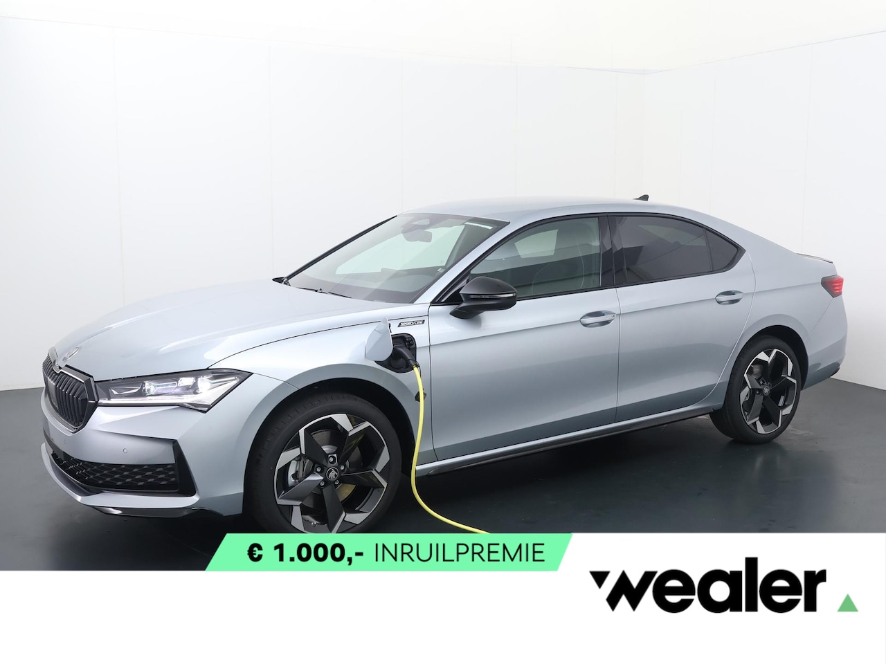 Skoda Superb - Sportline Business 1.5 TSI PHEV 204 PK | Trekhaak | 19" Lichtmetalen velgen | Canton Gelui - AutoWereld.nl