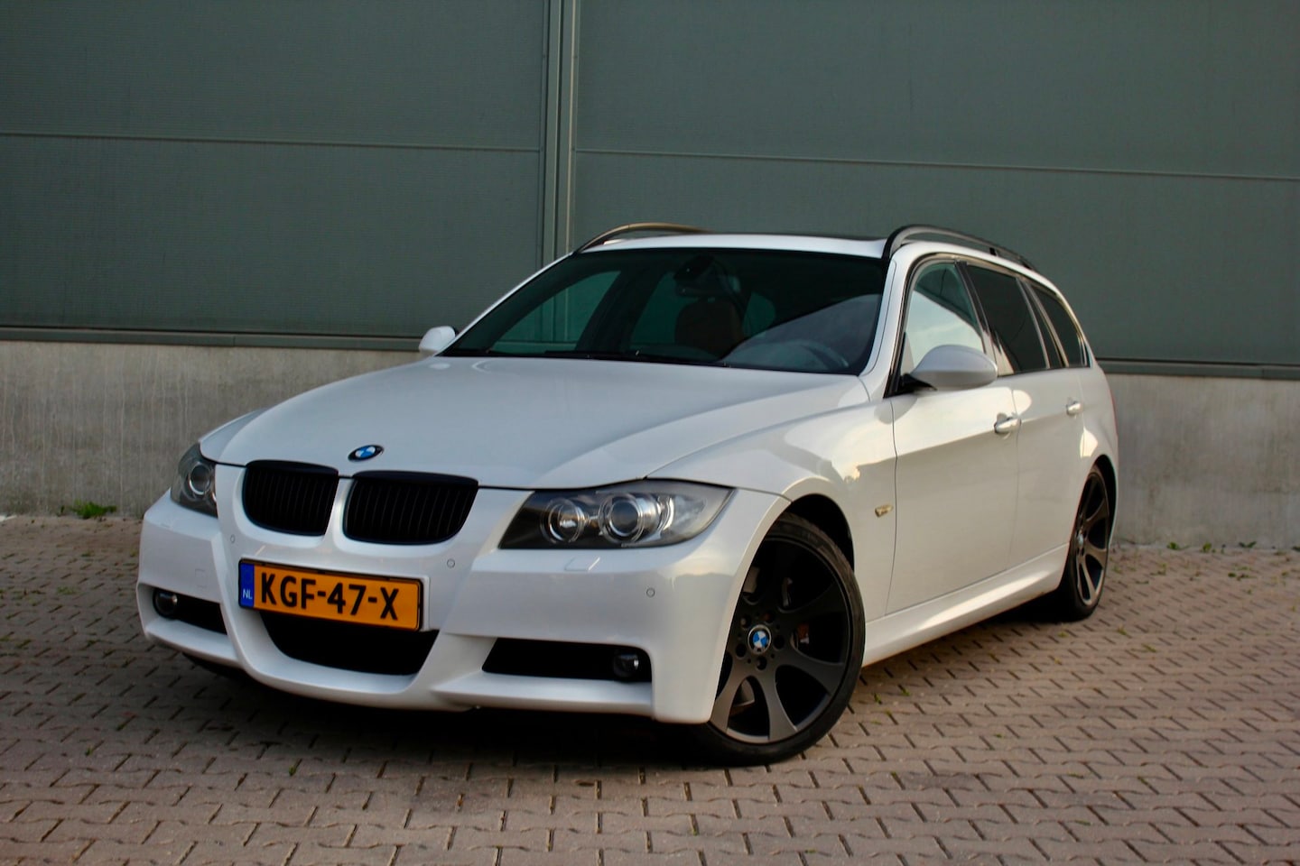 BMW 3-serie Touring - 330i|MOTORREVISIE ! | PANO | LEER | NAVI | - AutoWereld.nl
