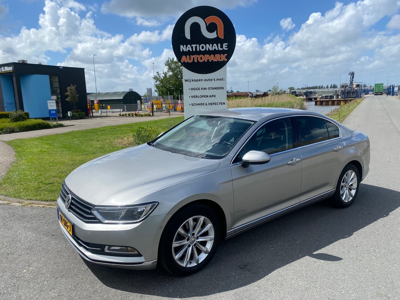 Volkswagen Passat - 2015 * 1.4 TSI ACT Highline * LED * LMV * ELEC. RAMEN * AIRCO - AutoWereld.nl