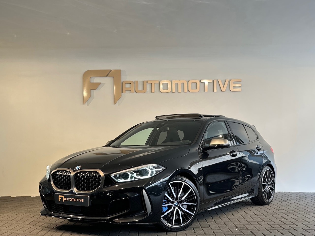 BMW 1-serie - M135i xDrive Executive Pano|M Seat|Memory|HuD|HK - AutoWereld.nl