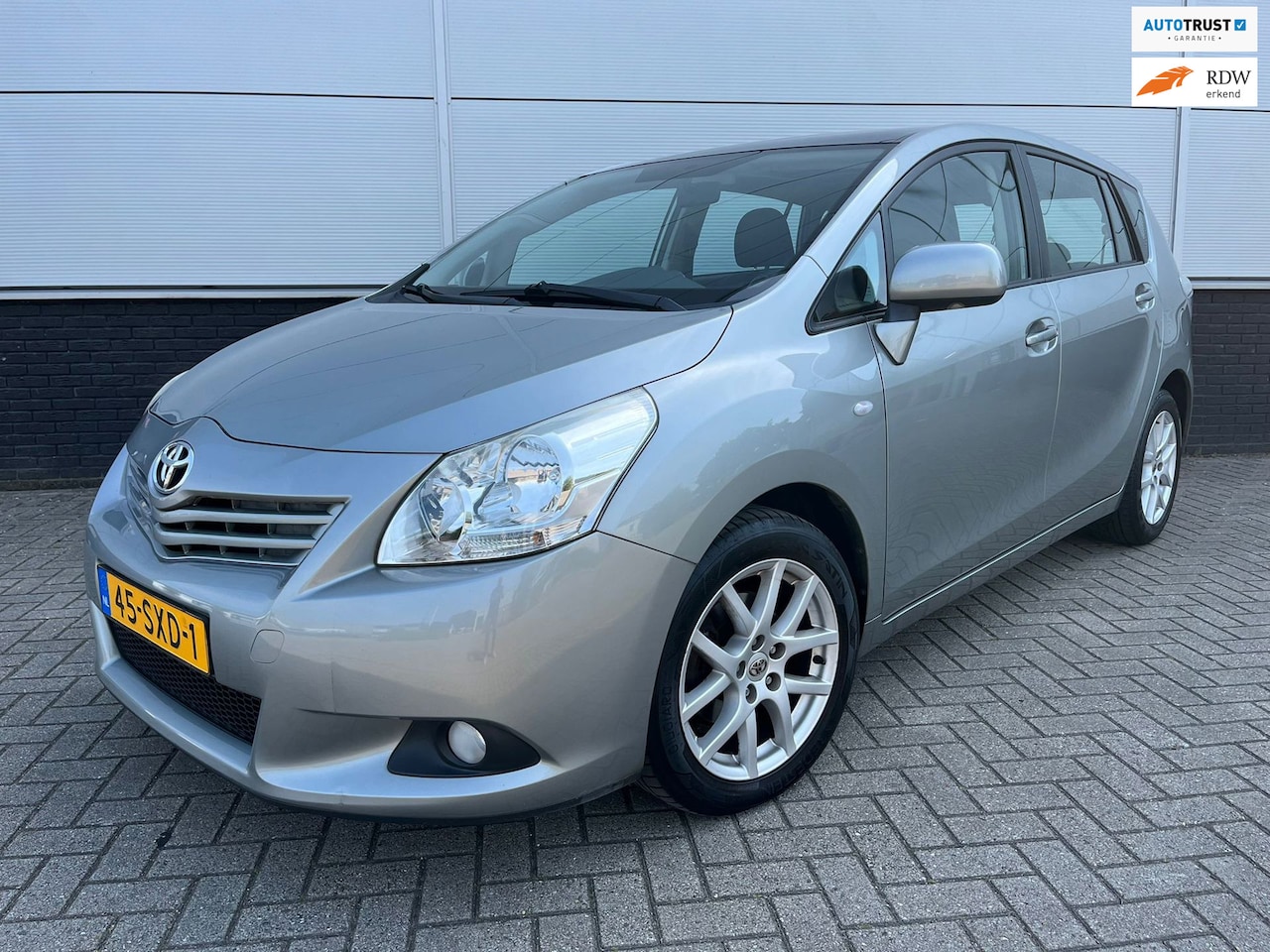 Toyota Verso - 1.8 VVT-i Automaat - clima - Lm velgen - camera - trekhaak - full map navi - panorama - cr - AutoWereld.nl