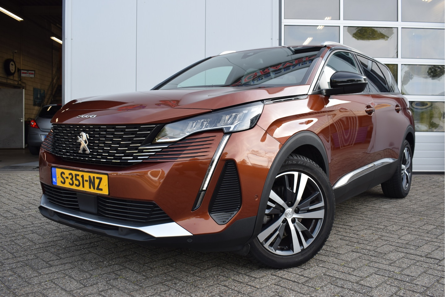 Peugeot 5008 - 1.2 Allure 130PK | NL-Auto | Trekhaak | Automaat | 7-persoons - AutoWereld.nl