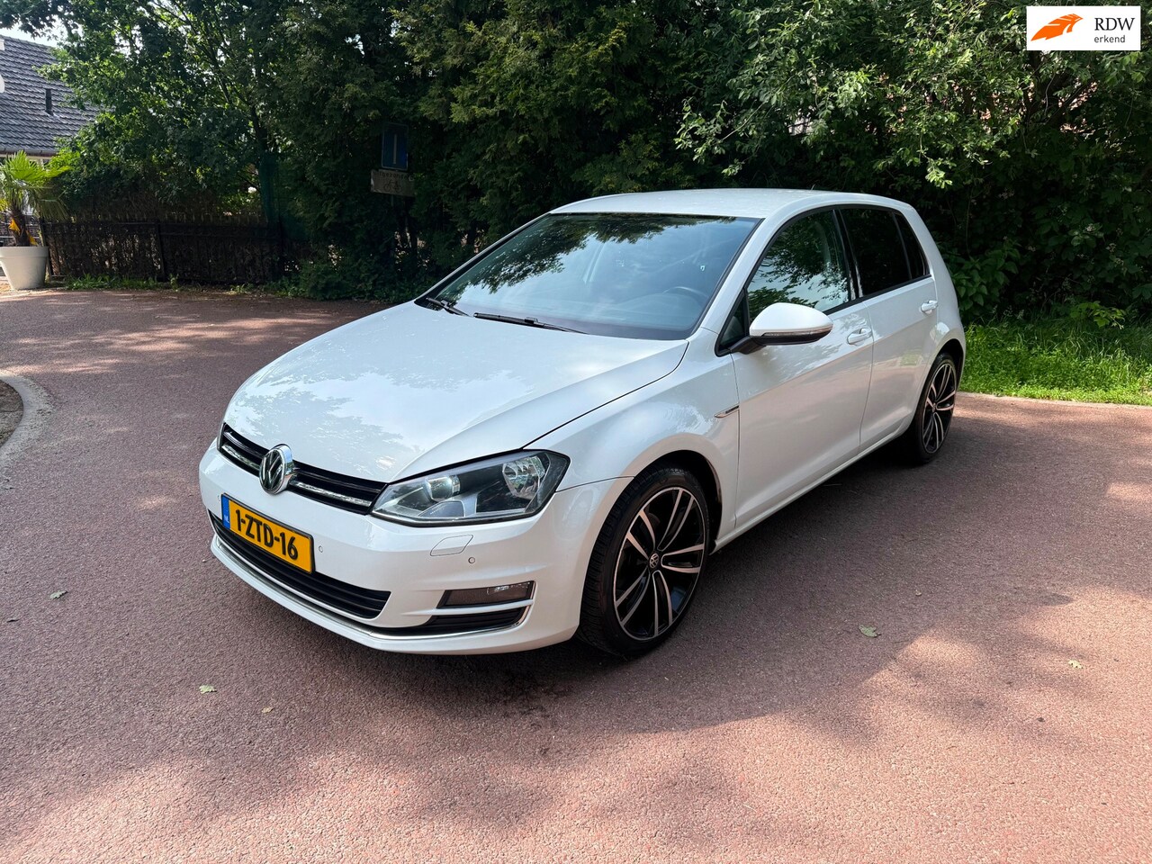 Volkswagen Golf - 1.4 TSI Highline / Airco / cruisecontrol / stoelverwarming / PDC - AutoWereld.nl