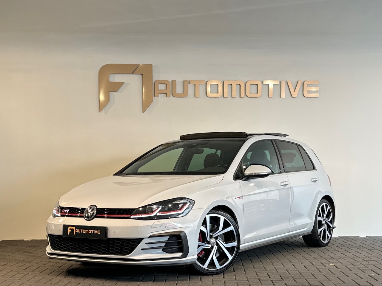 Volkswagen Golf - 2.0 TSI GTI Performance Pano|Keyles|Dyna|DCC - AutoWereld.nl