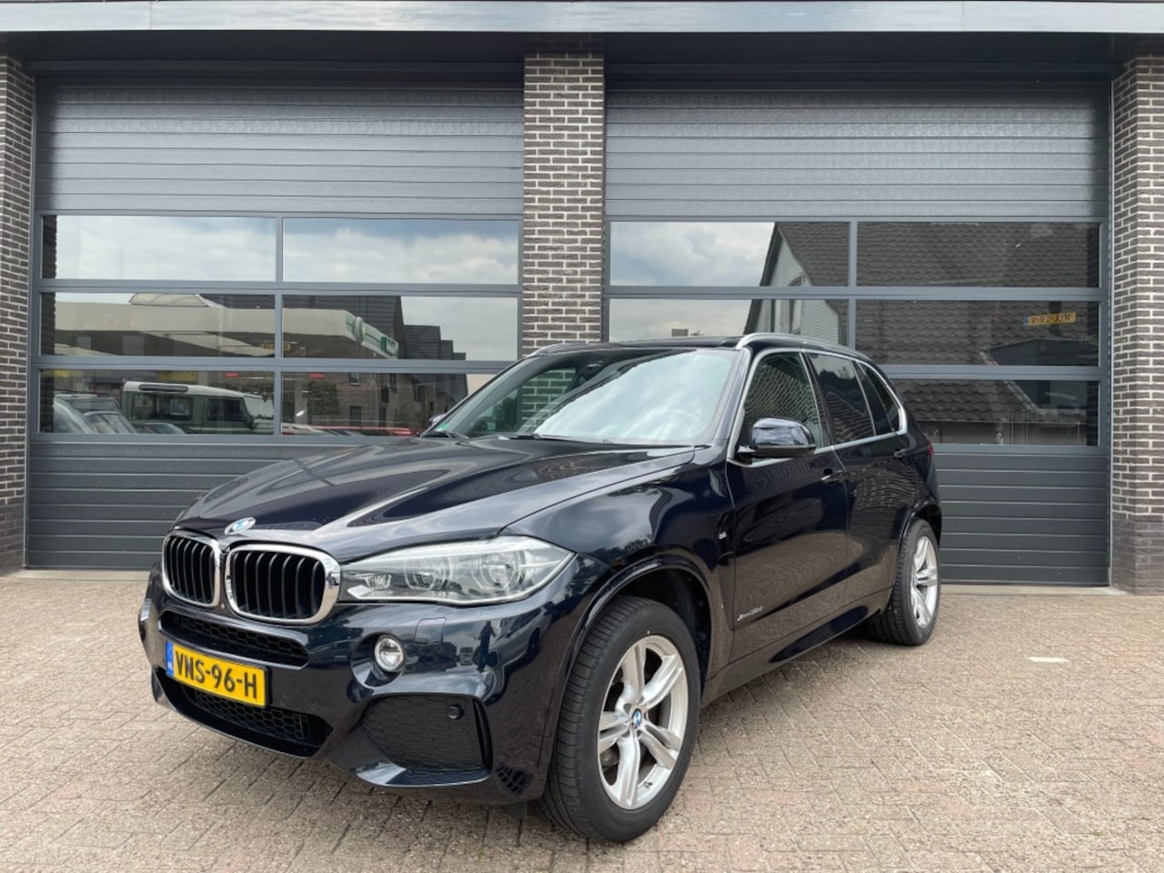 BMW X5 - XDrive30d M-Sport Grijs Kenteken - AutoWereld.nl