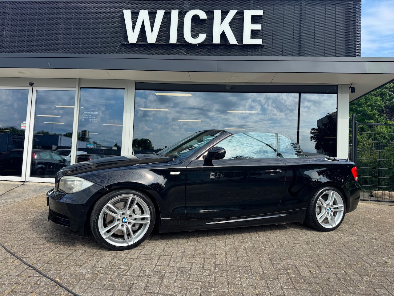 BMW 1-serie Cabrio - M135i xDrive High Executive AUT Leder Xenon - AutoWereld.nl