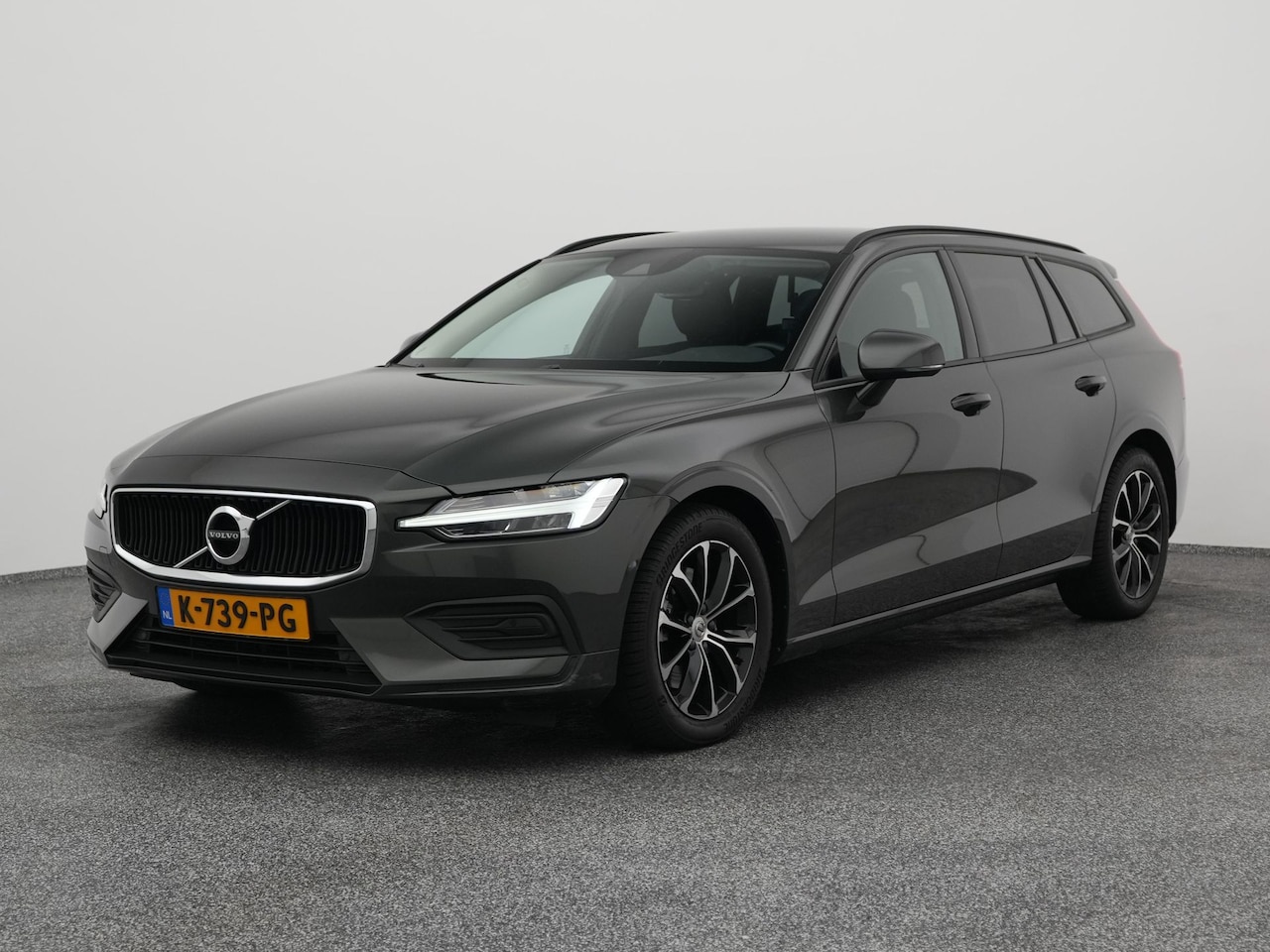 Volvo V60 - 2.0 B3 Momentum Advantage | CAMERA | LEDER - AutoWereld.nl