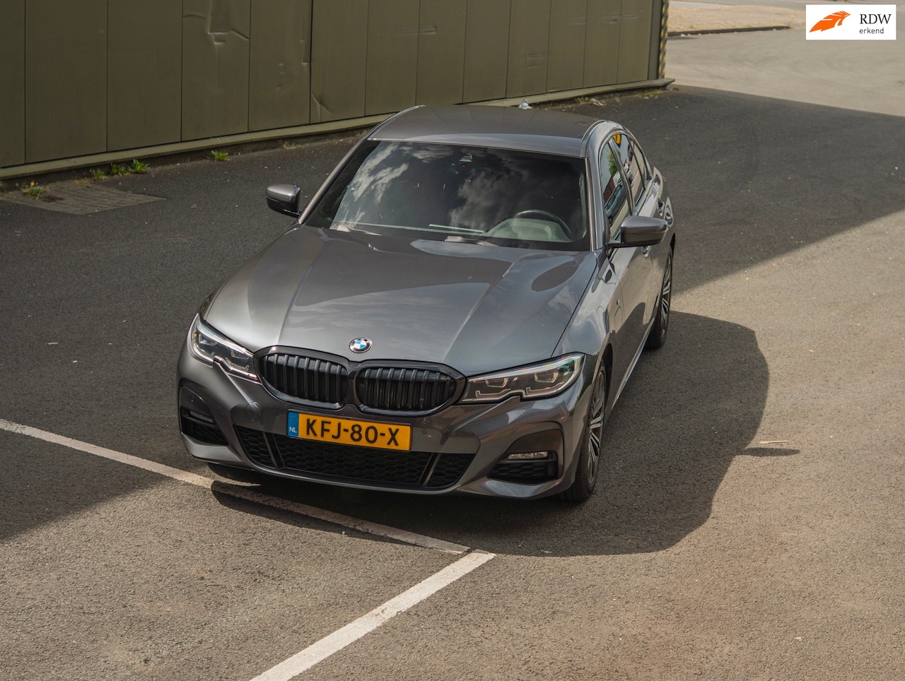 BMW 3-serie - 330e M Sport High Executive / Alcantara / 1E EIGENAAR / ACCUCERTIFICAAT / BTW / SHADOWLINE - AutoWereld.nl