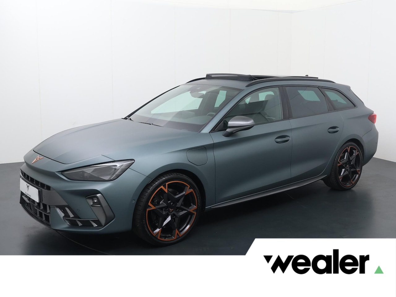 CUPRA Leon Sportstourer - 1.5 TSI e-Hybrid VZ Performance | 272 PK | SoH 94% | Panoramadak | Matrix LED koplampen | - AutoWereld.nl
