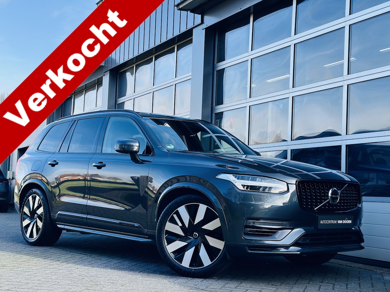 Volvo XC90 - 2.0 T8 | AWD | Inscription | Blackline | Panodak | Luchtvering | Trekhaak | Bower & Wilkin - AutoWereld.nl
