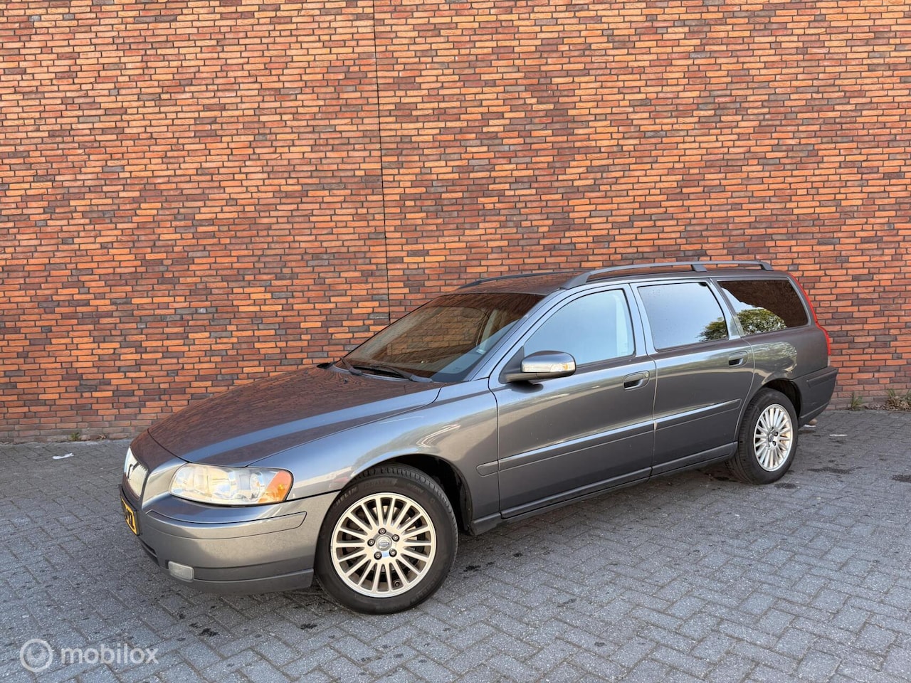 Volvo V70 - 2.4D Edition I Airco APK LM velgen - AutoWereld.nl