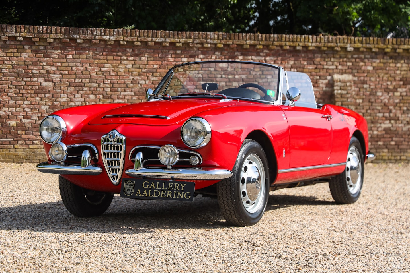 Alfa Romeo Giulia - 1600 Spider "Restored and rebuilt" It was completely restored at the time by a well-known - AutoWereld.nl