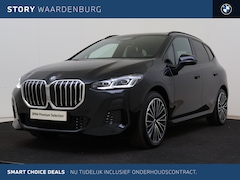 BMW 2-serie Active Tourer - 225e xDrive M Sport Automaat / Trekhaak / Panoramadak / Sportstoelen / Comfort Access / He