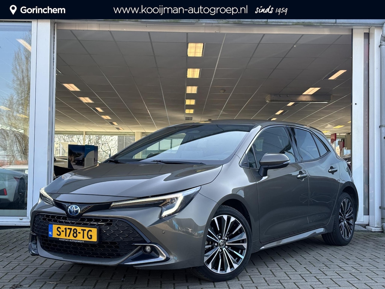 Toyota Corolla - 1.8 Hybrid First Edition NL Auto | Navigatie Apple CarPlay/Android Auto | LED | Parkeersen - AutoWereld.nl