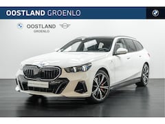 BMW 5-serie Touring - 550e xDrive M Sport Automaat / Trekhaak / Panoramadak / Comfort Access / Bowers & Wilkins