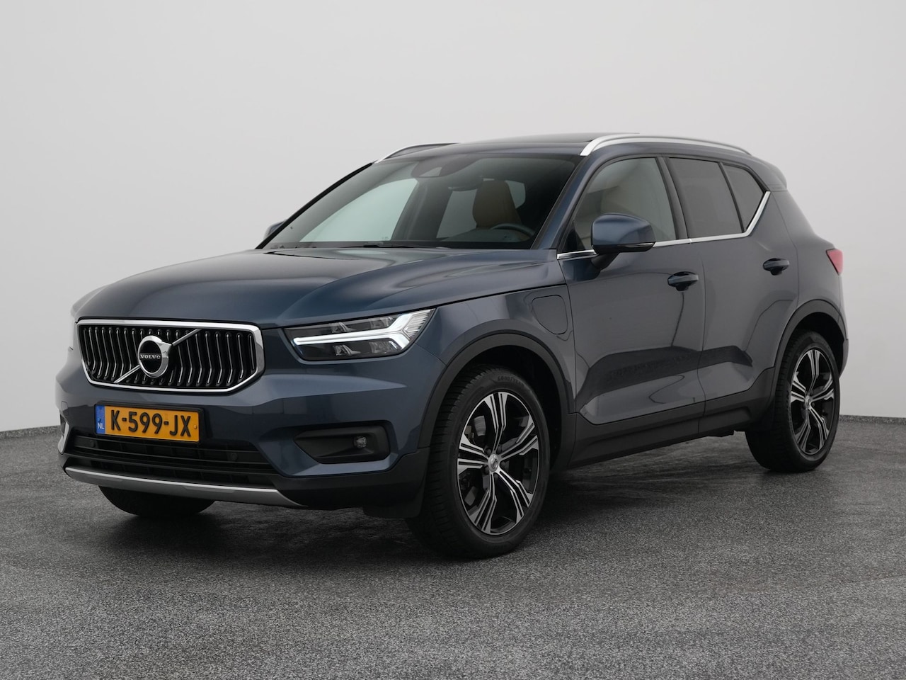 Volvo XC40 - 1.5 T5 Recharge Inscription | PANO | ADAPTIVE | STOEL- EN STUURVERW. | TREKHAAK - AutoWereld.nl