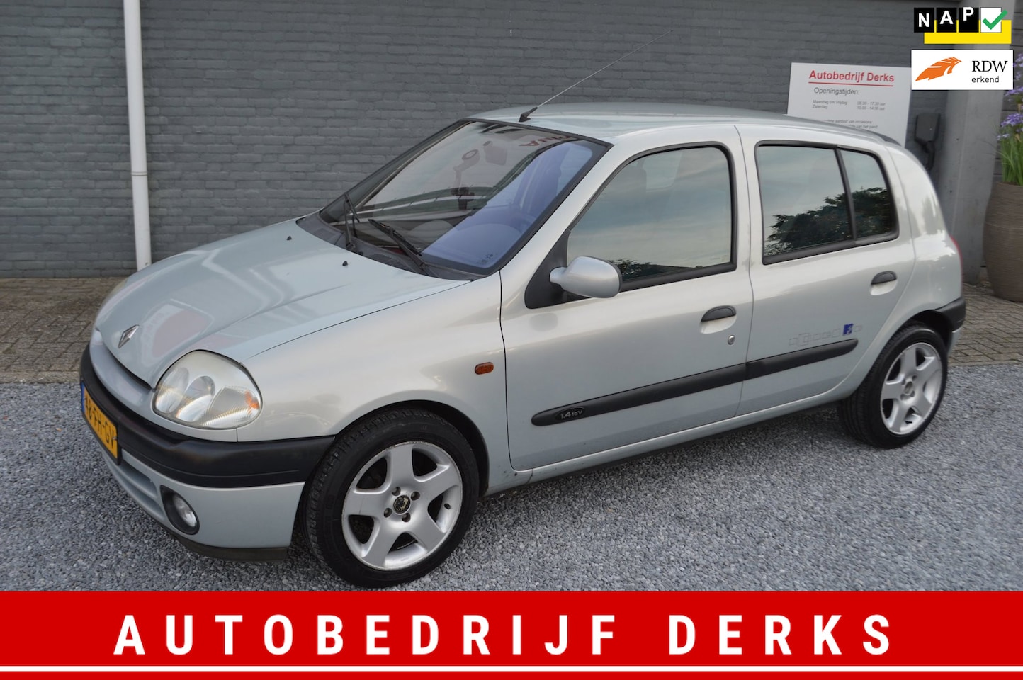 Renault Clio - 1.4-16V RT Stuurbekrachtiging 5Drs Jaar APK - AutoWereld.nl