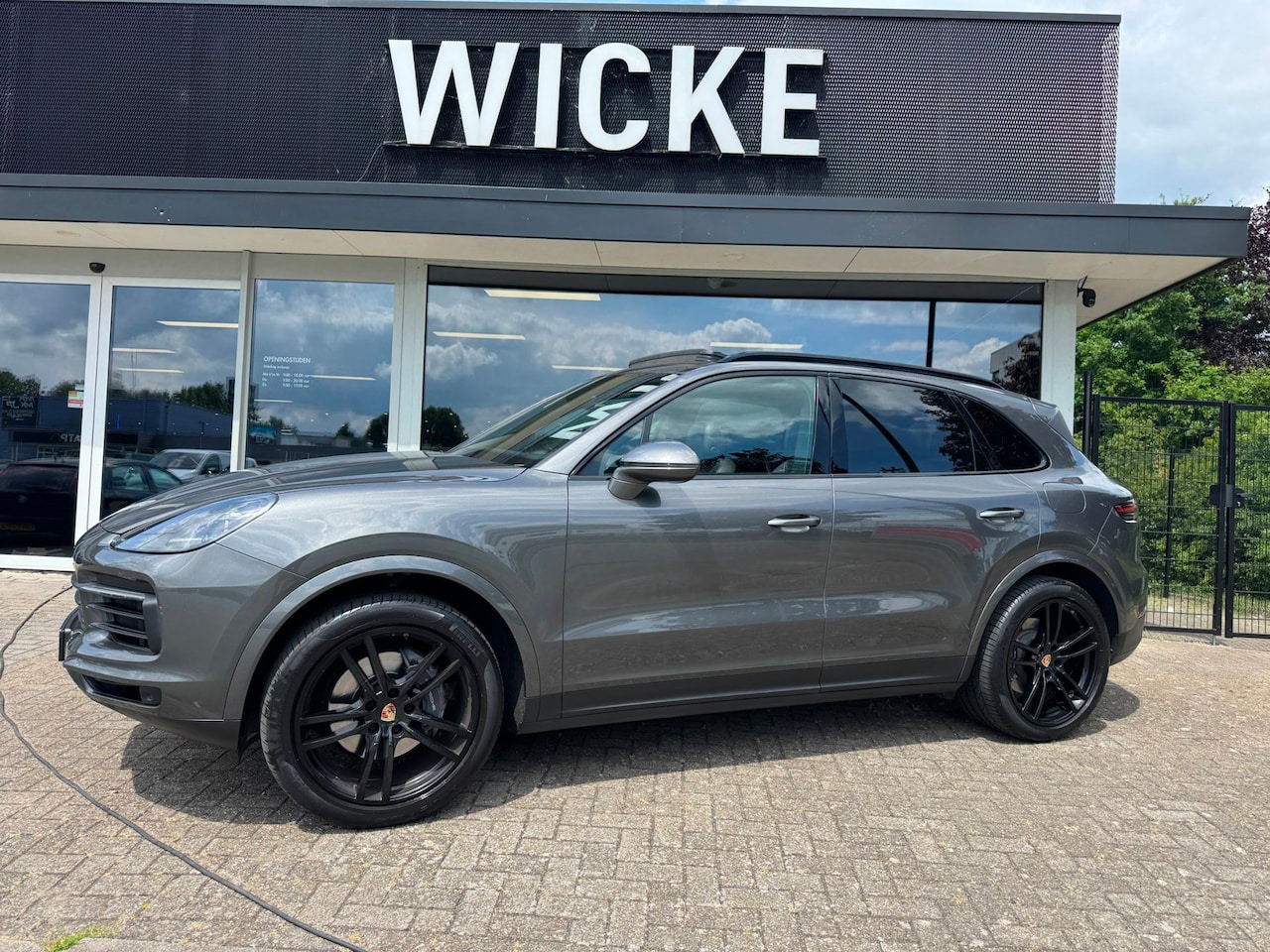 Porsche Cayenne - 3.0 E-Hybrid Sportchrono Panorama Camera Leder Memory - AutoWereld.nl