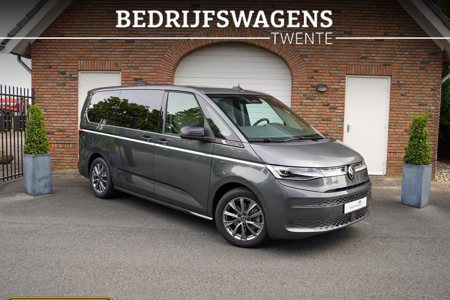Volkswagen Multivan - 1.5 e-hybrid Style L2 4-Motion LEDER - DCC - PANO DCC Leder Trekhaak Area view - AutoWereld.nl