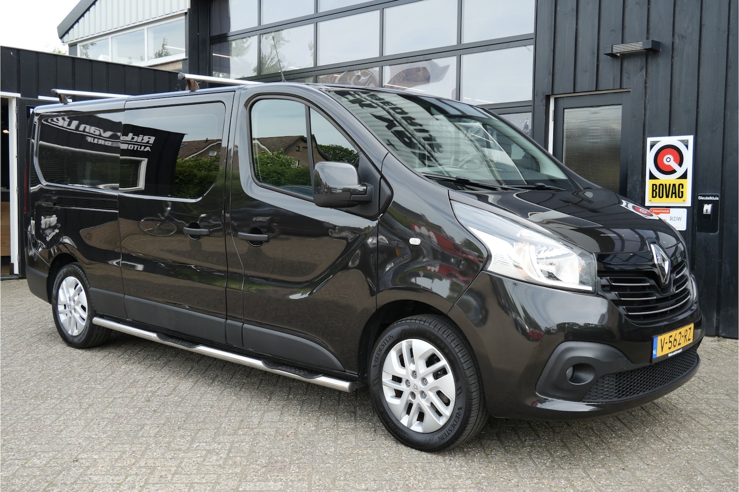 Renault Trafic - 1.6 dCi T29 L2H1 DC Luxe | NL-Auto | Trekhaak | Cruise | Navi | 17'' - AutoWereld.nl
