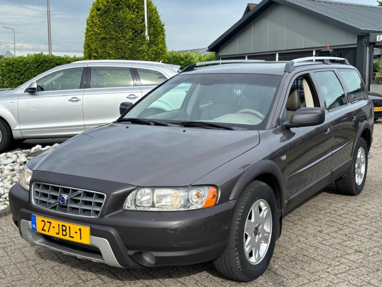 Volvo XC70 - 2.4 D5 AWD 2005 Handgeschakeld Trekhaak Youngtimer V70 - AutoWereld.nl