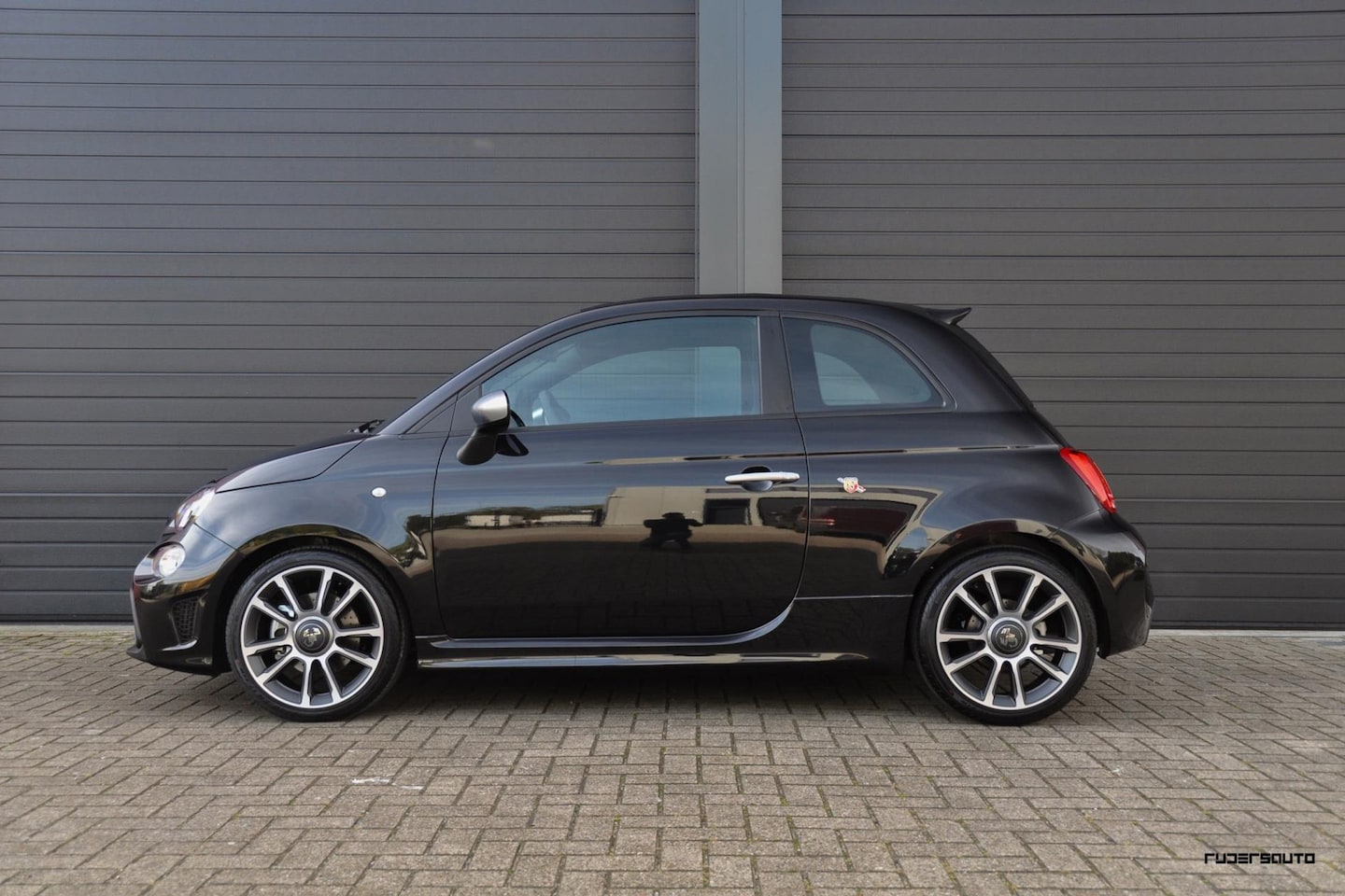 Abarth 595 - 595C Turismo | Automaat | Diamond stitching | Scorpione | 17 inch | Cabrio | 1e eigenaar - AutoWereld.nl