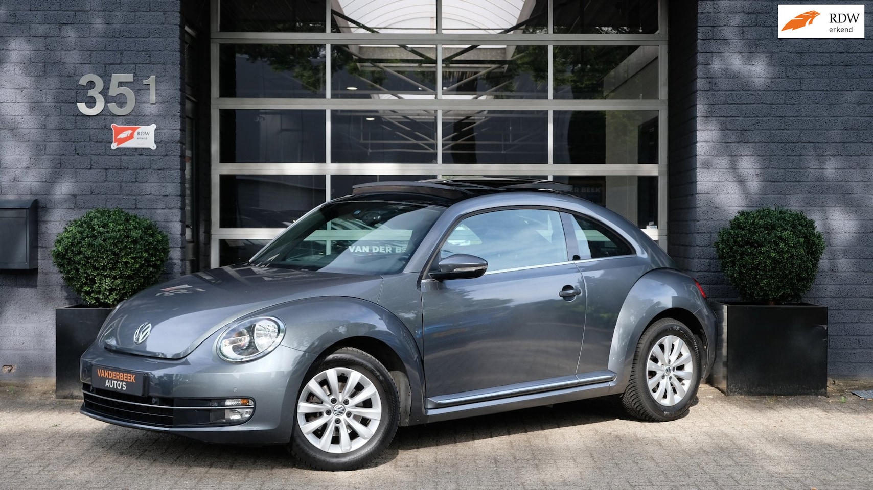 Volkswagen Beetle - 1.2 TSI Design 105PK Cruise|Leder|Navi|Pano - AutoWereld.nl